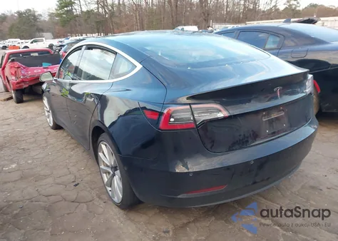 2018 Tesla Model 3 Long Range/Mid Range z USA, uszkodzony, nr VIN 5YJ3E1EA0JF071126